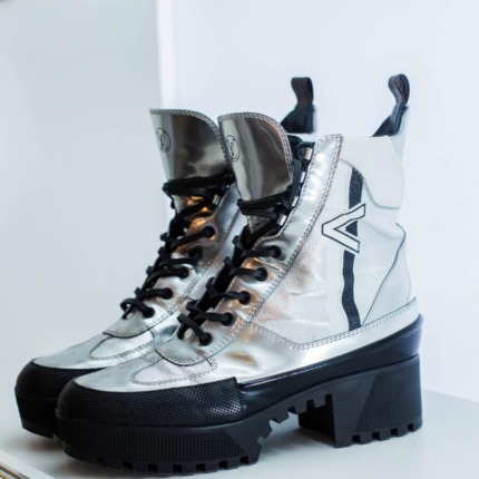 Bota Louis Vuitton Desert Prata